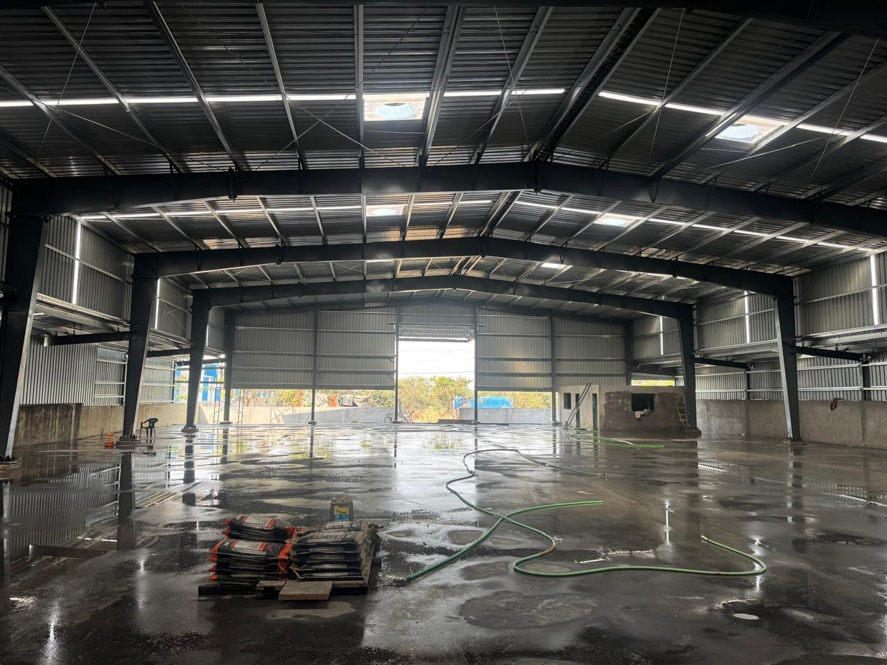 Customized pre-engineered factory shed interior, designed with lightweight high-strength steel to ensure cost efficiency without compromising structural integrity